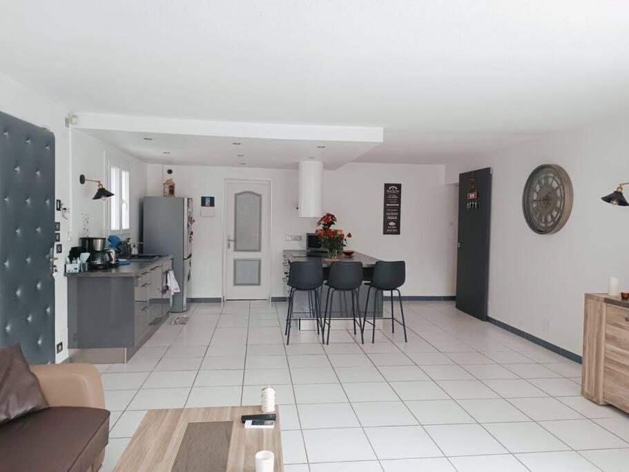 Appartement En Bas De Villa Avec Piscine Auribeau-sur-Siagne Exteriör bild